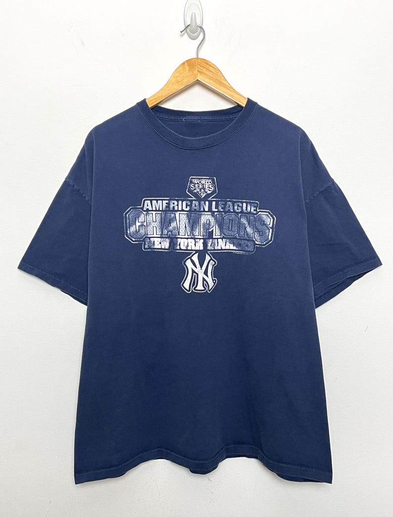 Vintage 2000s New York Yankees American League Champions World Series MLB Baseball Spell Out Graphic Tee Shirt (size adult XL) For Men And Women