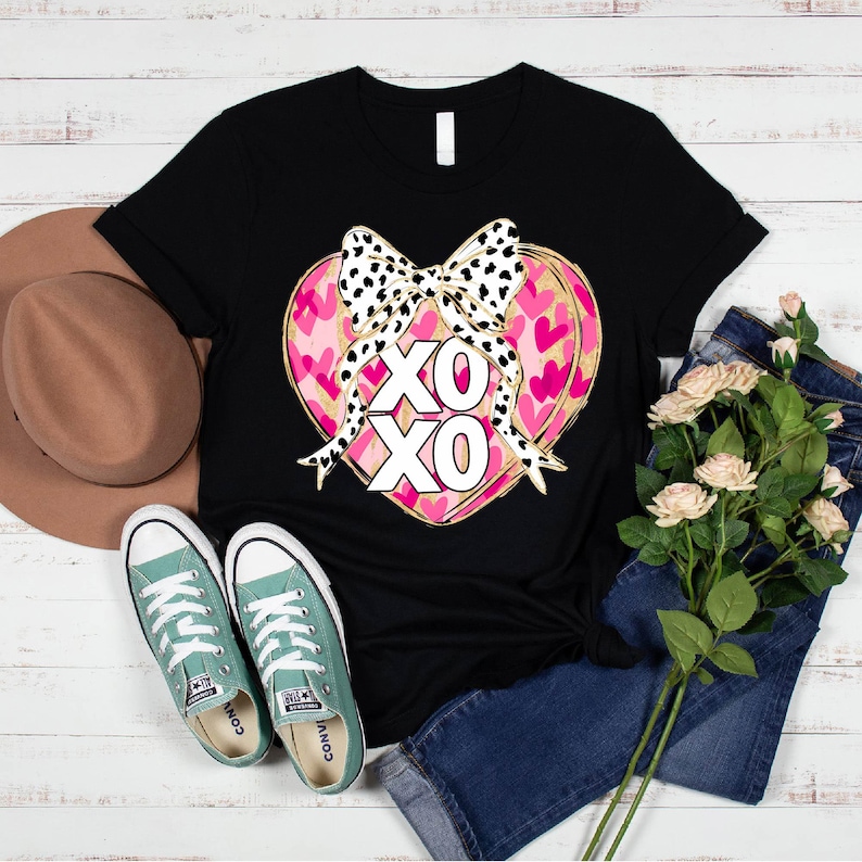 XOXO Valentine Day Heart Brushstroke Shirt, Heart Sweater Love Shirt, Gift for Her XOXO, Valentines Shirts for Women, Valentines Day Gift For Men And Women