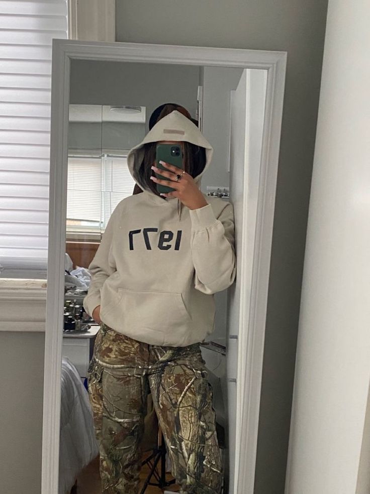 1977 Hoddie