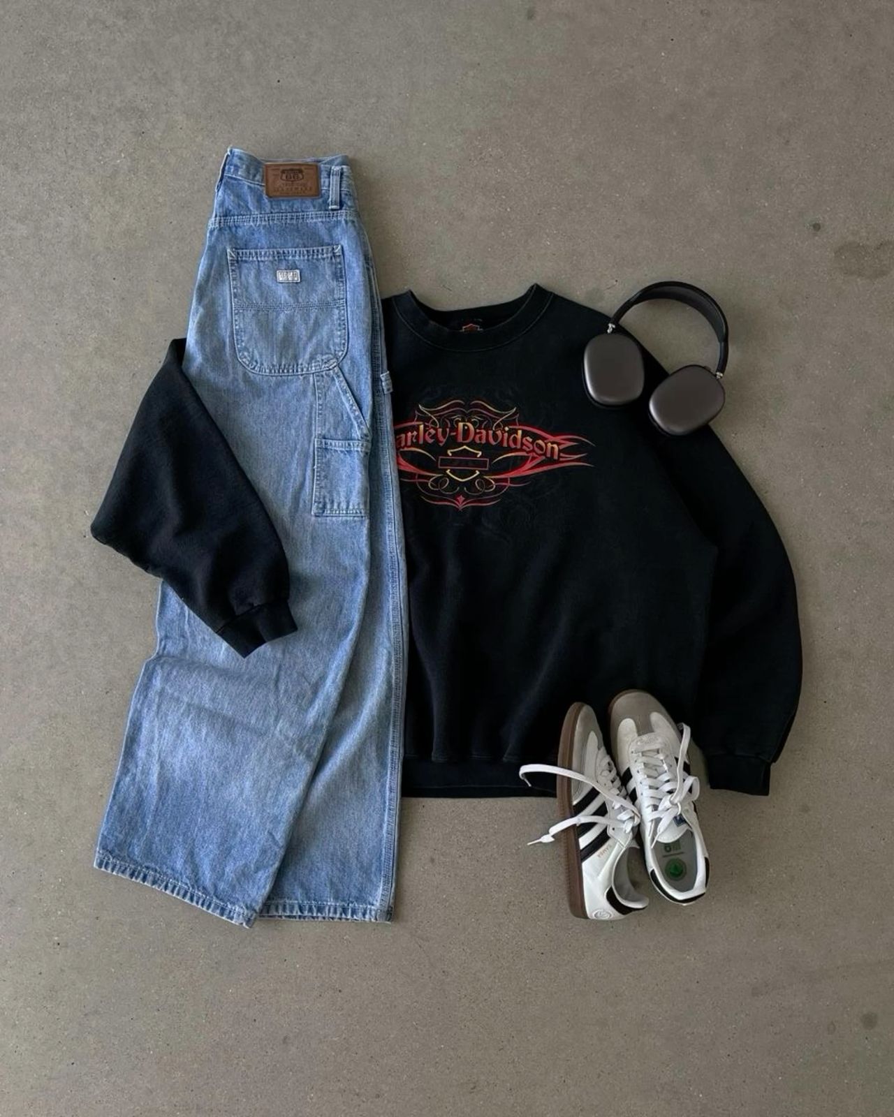 Black Sweatshirt8