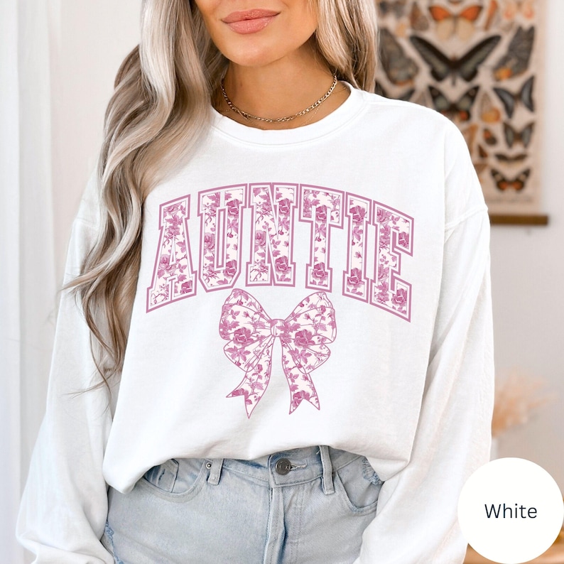 Chinoiserie Auntie Sweatshirt Comfort Colors Baby Pregnancy Reveal Aunt Gift Pink Floral Toile Aunt Sweater Coquette Bow Aunty Birthday Gift