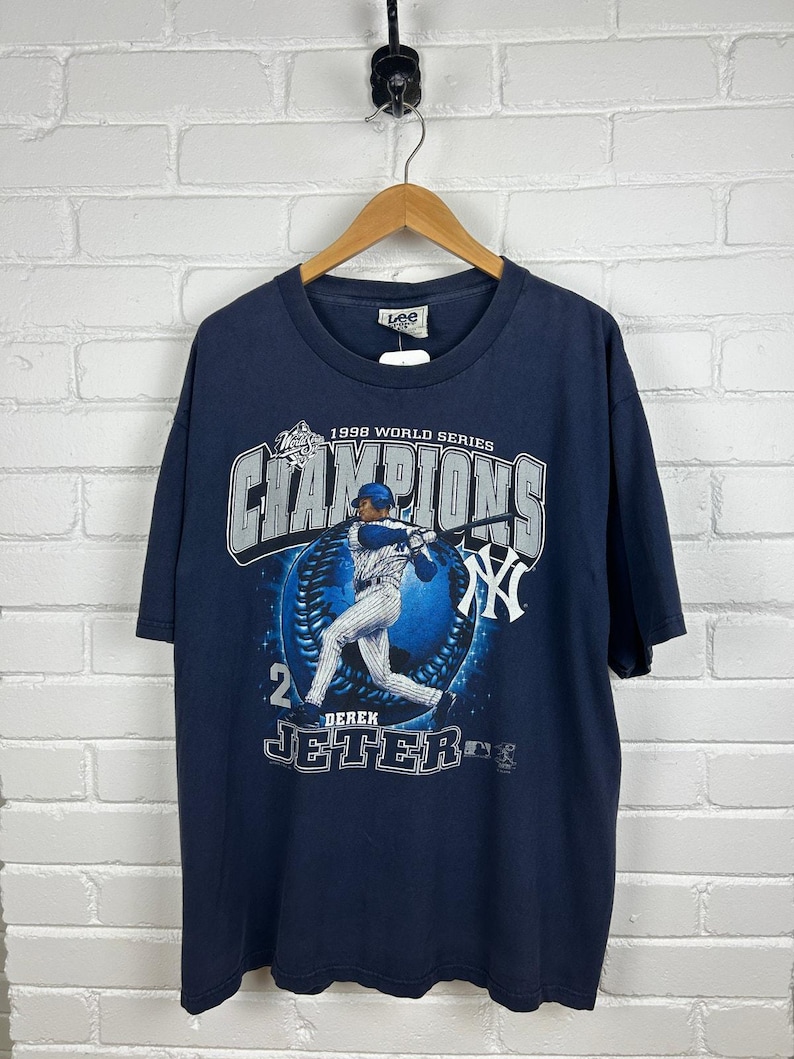 Vintage 1998 Derek Jeter #2 World Series Champs Player Graphic T Shirt Size XL 90s For Men And Women