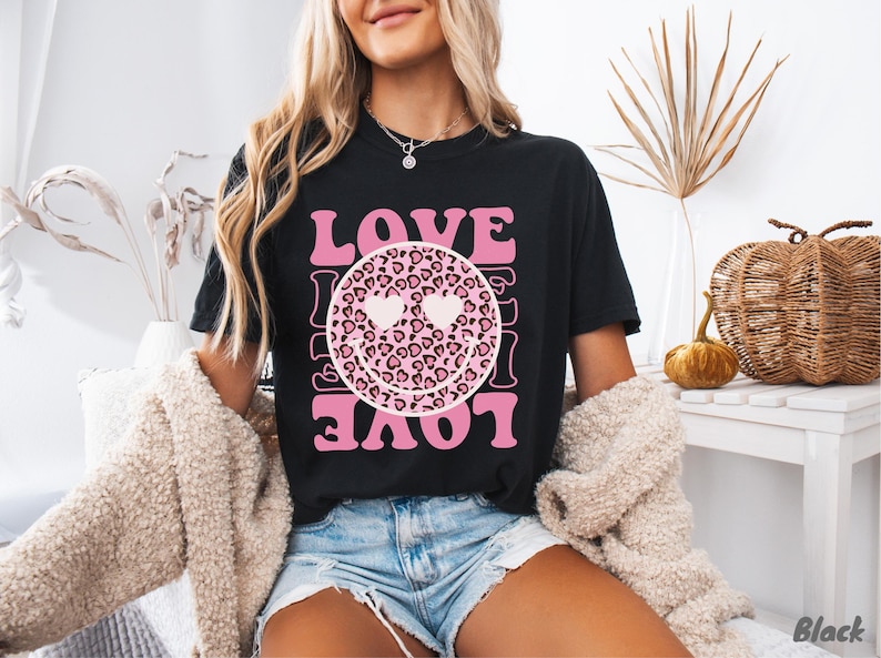 Valentine Pink Trendy Leopard Cheetah Smiley Heart Eyes, Coquette Valentines day, Valentines Day Shirts for Women, Cute Valentine Shirt Gift For Men And Women