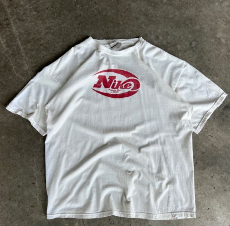 Vintage Nike Logo Tee Shirt Outfits, Shirt Outfit Idea For Men And Women