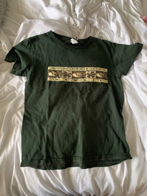 VINTAGE 2000 Green Bay Packers NFL TshirtVINTAGE 2000 Green Bay Packers NFL Tshirt For Men And Women