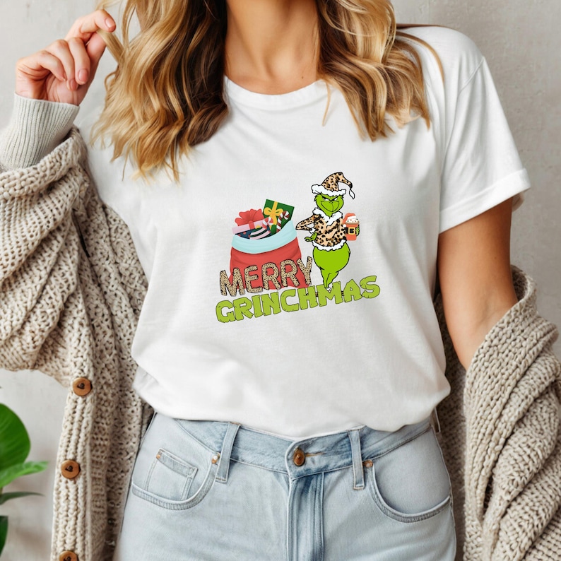 Marry Grinchmas Sweatshirt Grinch Mas Shirt Grinch in Leopard Print Sweater Xmas Hoodie Grinch Holidays Jumper Grinch With Presents Tee