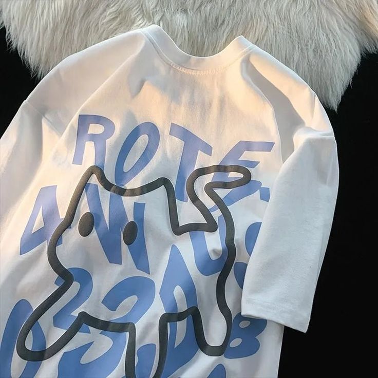 Contemporary Design Cat T Shirts