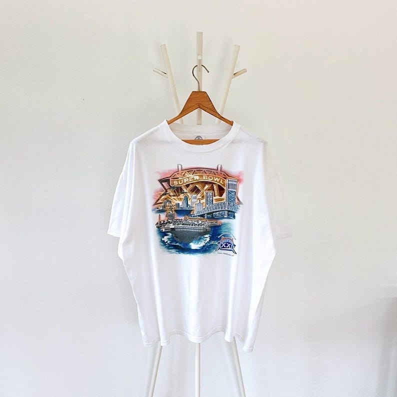 00s Super Bowl NFL Football t-shirt/ XL