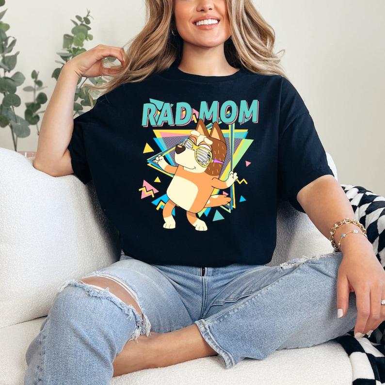 etro Rad Mom Bluey Couple Shirt Bluey Rad Mom Bluey Family T-Shirt Retro Chilli Heeler Shirt Bluey Mum Family Shirt etro Rad Mom Bluey Couple Shirt Bluey Rad Mom Bluey Family T-Shirt Retro Chilli Heeler Shirt Bluey Mum Family Shirt
