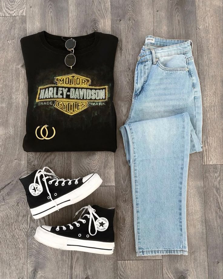 Monochrome Minimal Fit
