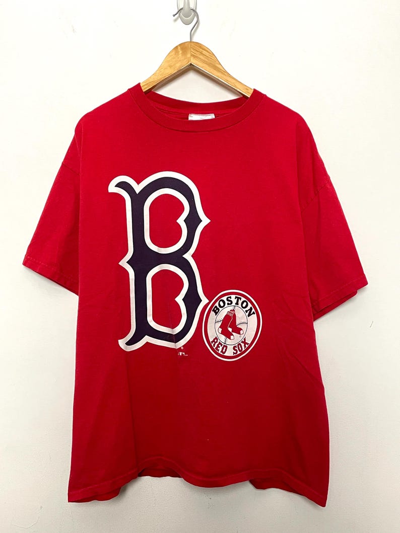 Vintage 2004 Boston Red Sox MLB Baseball World Series Champions Graphic Tee Shirt (size adult XL) For Men And Women