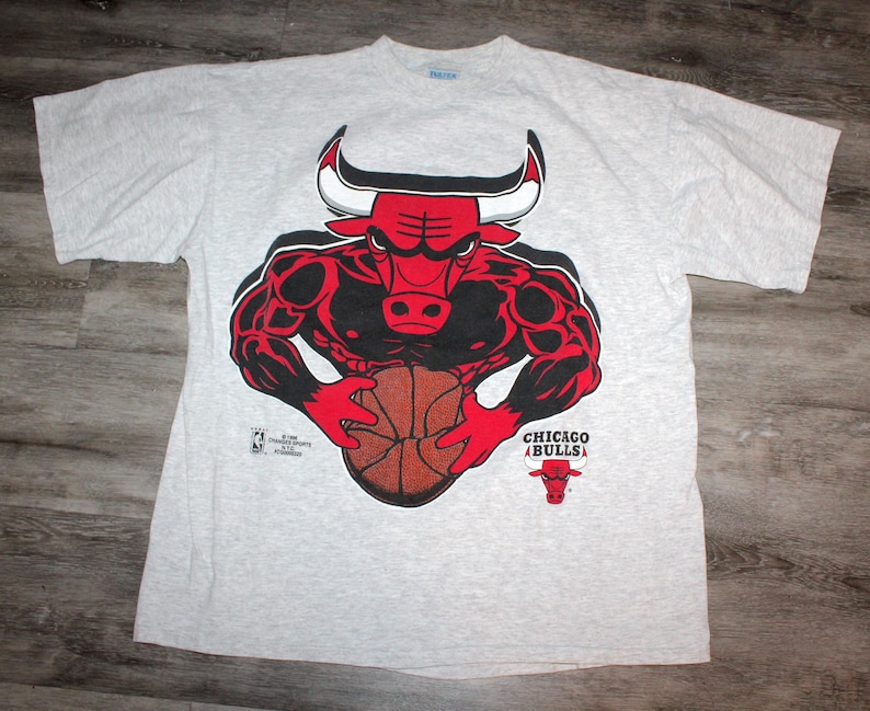 Vintage 90s Clothing NBA Chicago Bulls Basketball 1996 Men Size XL / Oversized Womens Caricature Cartoon Jordan Pippen Short Sleeve T Shirt For Men And Women